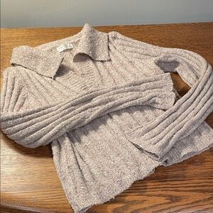 Elegant V-Neck Sweater in Soft Beige